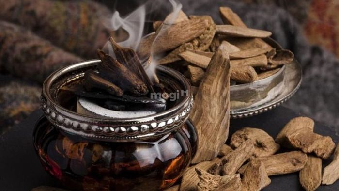 Tiến hành xông nhà và tẩy uế không gian sống