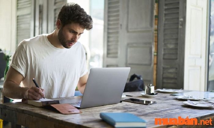Người có sao Thiên Quý thường có thành tích học tập xuất sắc nhờ vào trí thông minh và sự chăm chỉ.