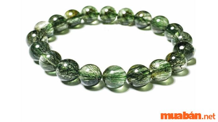 Thạch Anh Tóc Xanh là một loại đá phong thủy đặc biệt mang lại sự may mắn, giúp người mệnh Dương Liễu Mộc thu hút vận may và tài lộc trong cuộc sống.