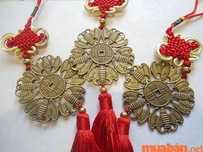 Tiền xu phong thủy là những vật phẩm mang năng lượng tích cực, giúp cải thiện vận may và tài lộc cho gia chủ.