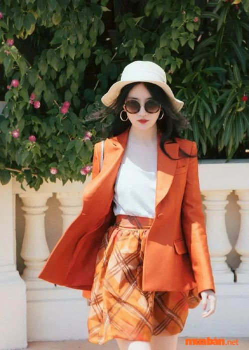 Những thiết kế thời trang màu cam đầy năng lượng