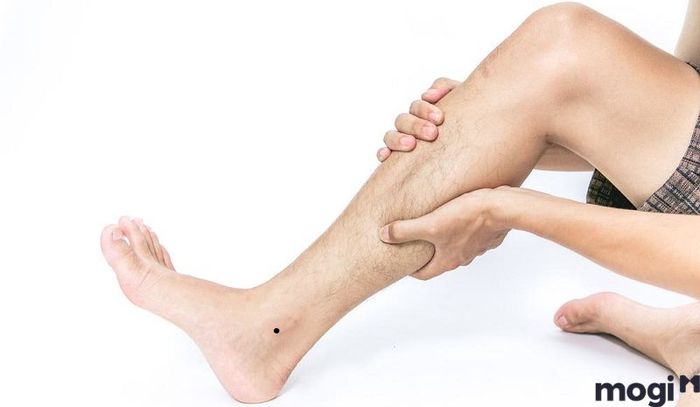 Nốt ruồi ở vị trí mắt cá chân
