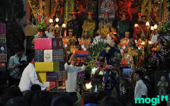 Tín ngưỡng hầu đồng là gì?
