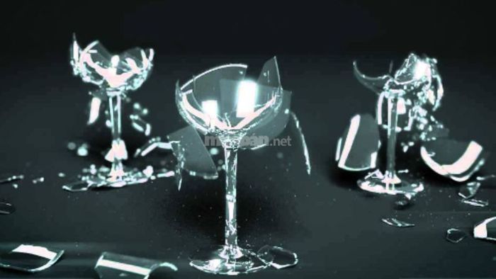 Vỡ cốc là điềm báo gì – khi cốc vỡ theo hình chữ Y, có thể là tín hiệu về những rắc rối và thử thách trong vấn đề tài chính của bạn.