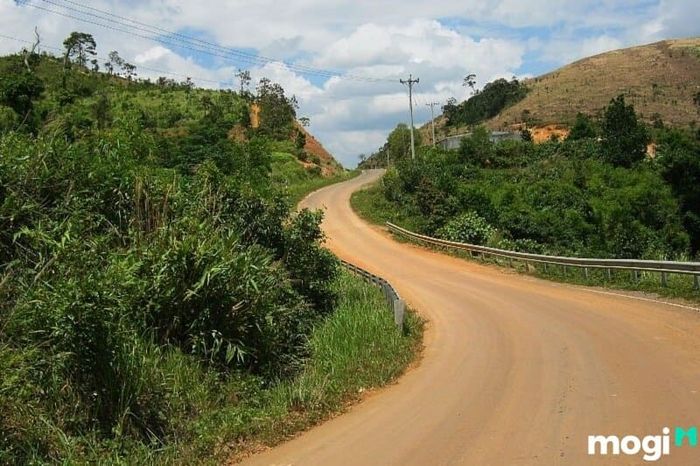 Lộ Bàng Thổ có nghĩa là loại đất nằm bên cạnh các con đường đi lại.
