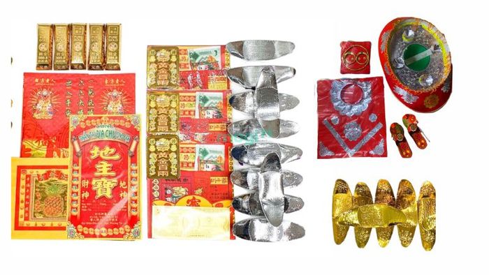 Chuẩn bị phần vàng mã để mở cung tài lộc