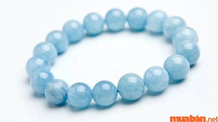 Vòng đá Aquamarine thích hợp với người tuổi Nhâm Tuất