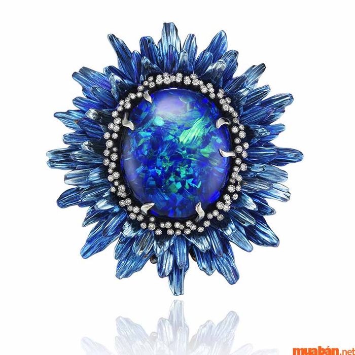 Opal xanh được người Hy Lạp cổ đại cho là giọt nước mắt của thần Zeus.