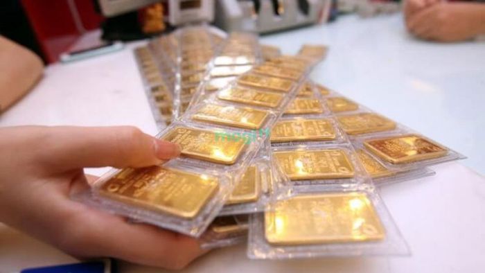 Gửi tiết kiệm hay đầu tư vàng: Lựa chọn nào mang lại lợi ích cao hơn?