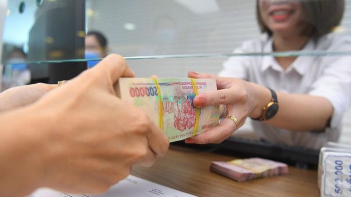 Gửi tiết kiệm hay đầu tư vàng: Lựa chọn nào mang lại lợi nhuận cao hơn?
