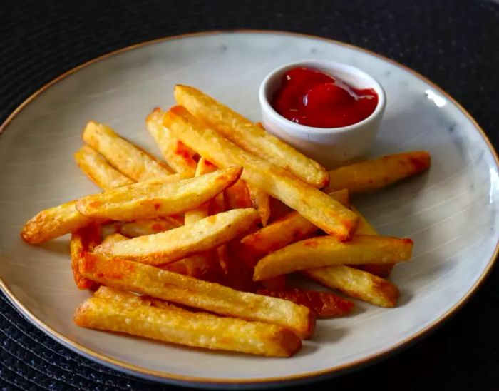 The Quickest Way to Reheat and Re-crisp Your French Fries