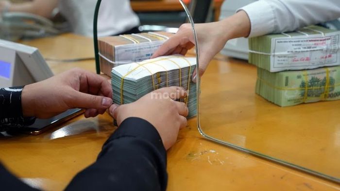 So sánh giữa gửi tiết kiệm và đầu tư vàng: Những điểm mạnh và điểm yếu của mỗi hình thức