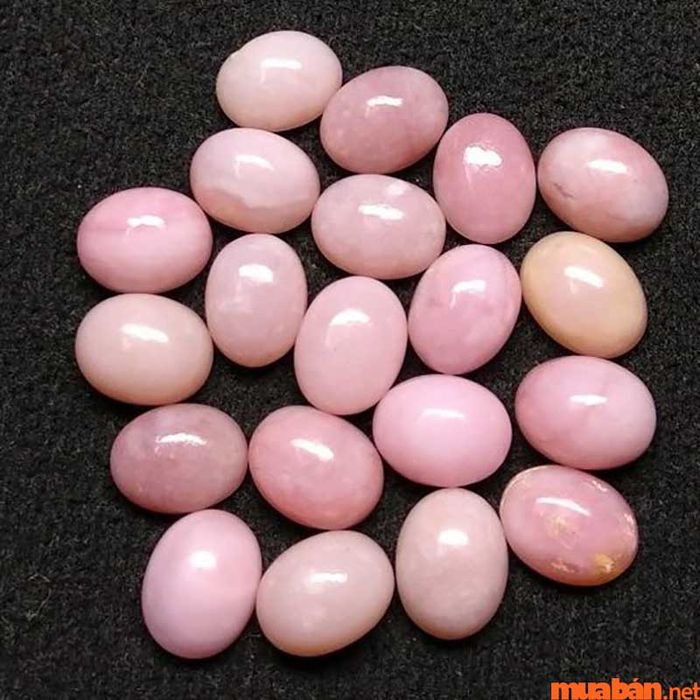 Opal hồng có khả năng chữa lành sâu sắc cho trái tim.