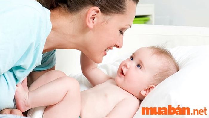 Mơ thấy bé trai nhìn bạn chằm chằm có thể là một tín hiệu để bạn đối diện với những lỗi lầm trong quá khứ và sửa chữa chúng.