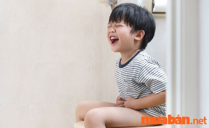 Giấc mơ thấy bé trai đi tiểu