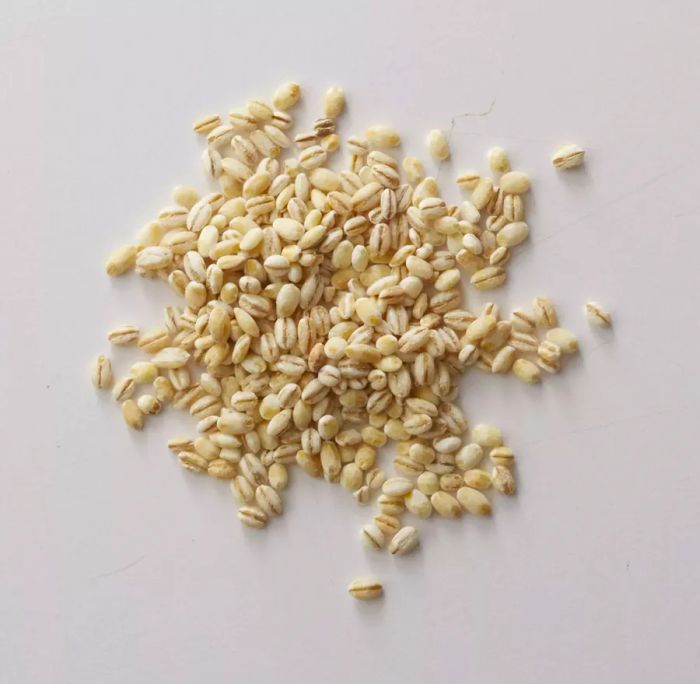 Pearled barley undergoes processing that removes both the husk and bran, making it a quicker-cooking option, though it’s not considered a whole grain. While it still has some nutrients, the polishing process causes it to release more starch. This starchiness makes pearled barley ideal for thickening soups or stews, though it may be a bit less fluffy and chewy on its own. You can find pearled barley at most grocery stores.