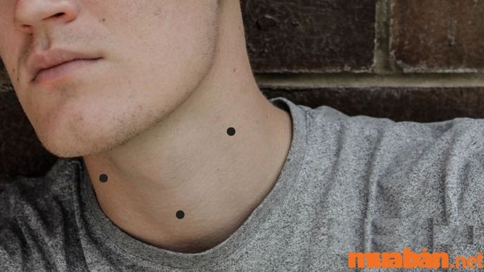Ý Nghĩa Nốt Ruồi Ở Cổ Nam Giới Là Gì?