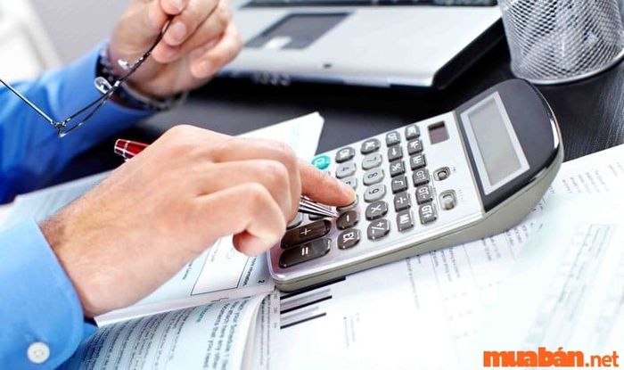 Khi trả lời câu hỏi chuyên môn kế toán, bạn nên chia sẻ những kinh nghiệm thực tế mà bạn đã tích lũy được trong quá trình làm việc.