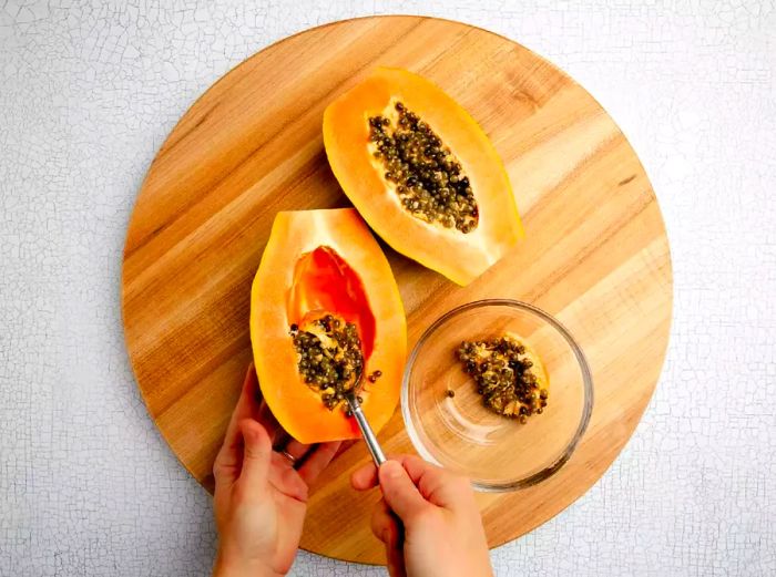 removing seeds from papaya