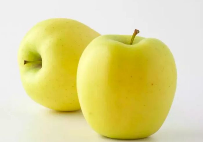 Two Golden Delicious apples