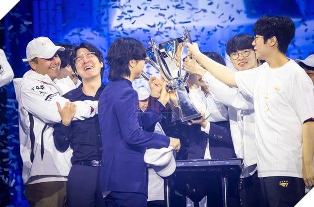 LMHT: Huyền thoại SKT T1 bất ngờ gia nhập đội kình địch của T1