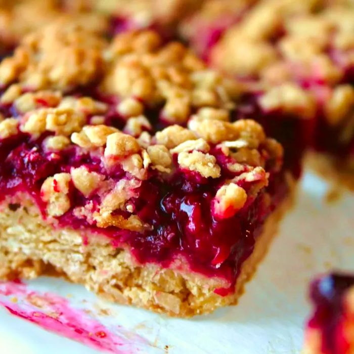 Delicious Raspberry Oatmeal Cookie Bars