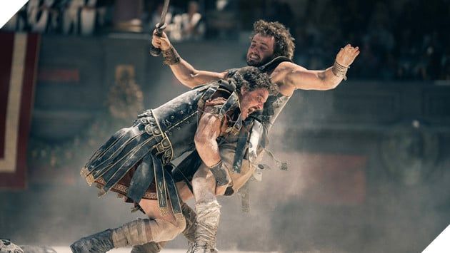 Denzel Washington chia sẻ về nụ hôn đồng giới trong bom tấn Gladiator II.