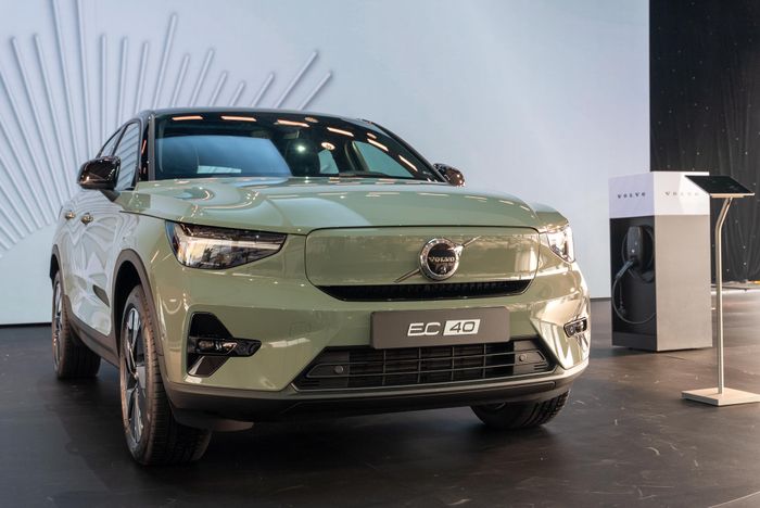 Volvo EC40 (1).jpg