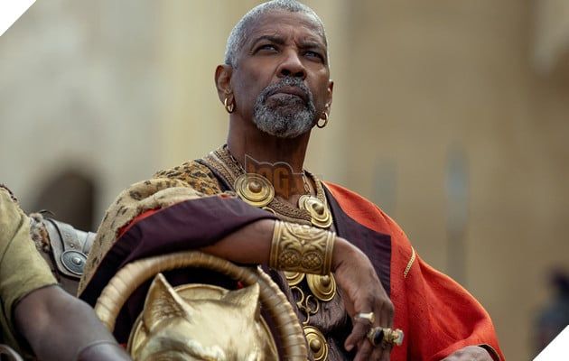 Denzel Washington chia sẻ về nụ hôn đồng giới trong bom tấn Gladiator II.