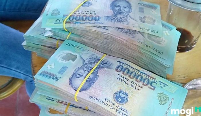 Mơ thấy có quá nhiều tiền cho thấy bạn là người đầy tham vọng, luôn hướng đến những mục tiêu cao cả trong cuộc sống