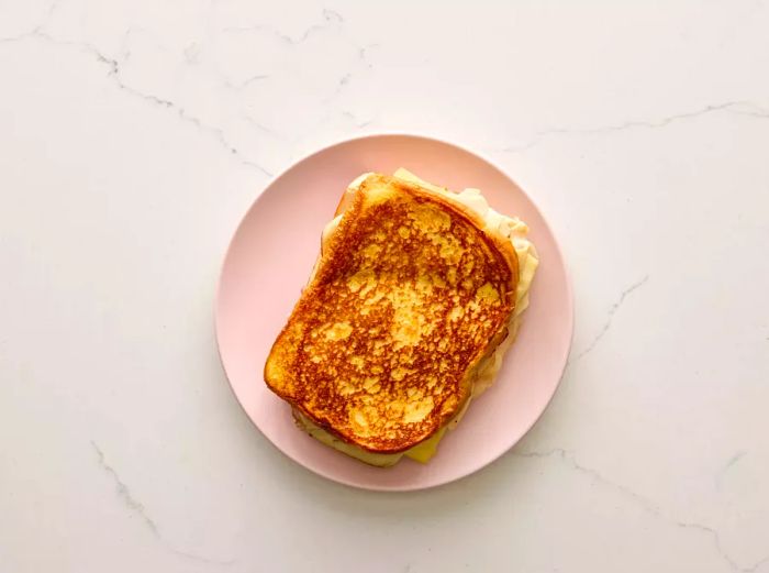 A Monte Cristo sandwich plated and ready to enjoy.