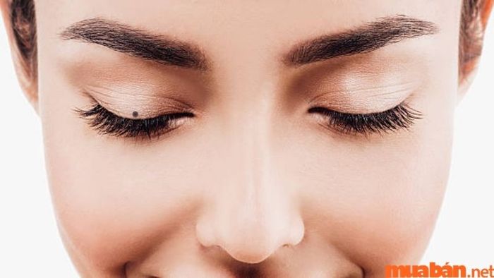 Ý nghĩa của nốt ruồi dưới mí mắt đối với phụ nữ