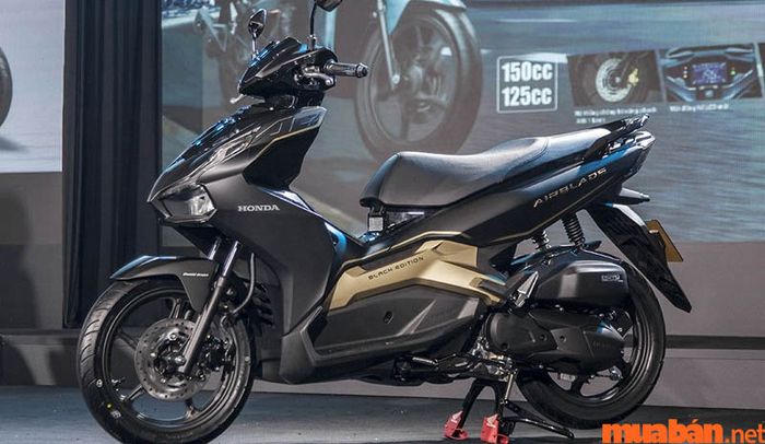 Đường nét của xe Air Blade 2020 mượt mà và tinh tế hơn so với phiên bản 2019