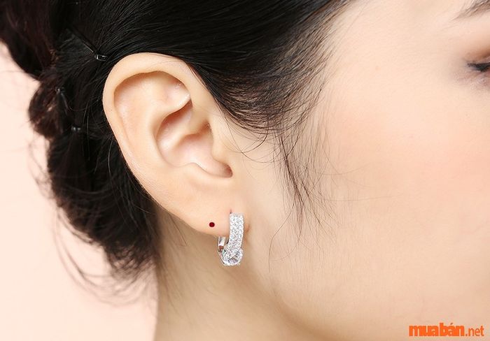 nốt ruồi ở dái tai