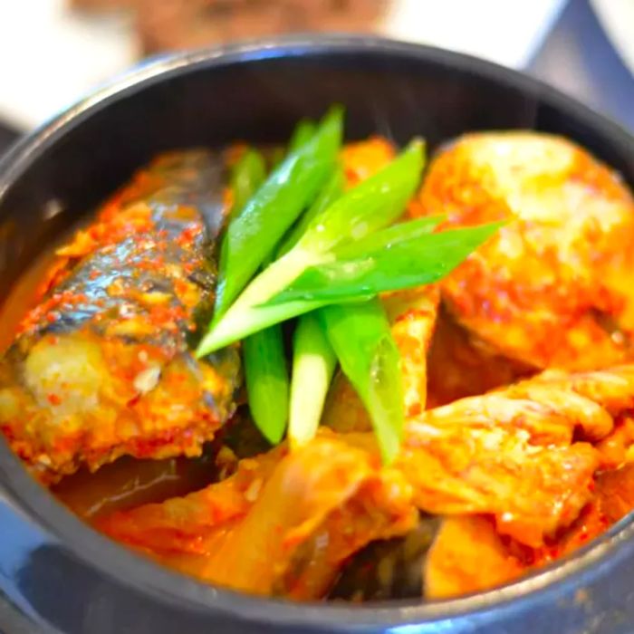 Godeungeo Jorim (Korean Braised Mackerel with Radish)