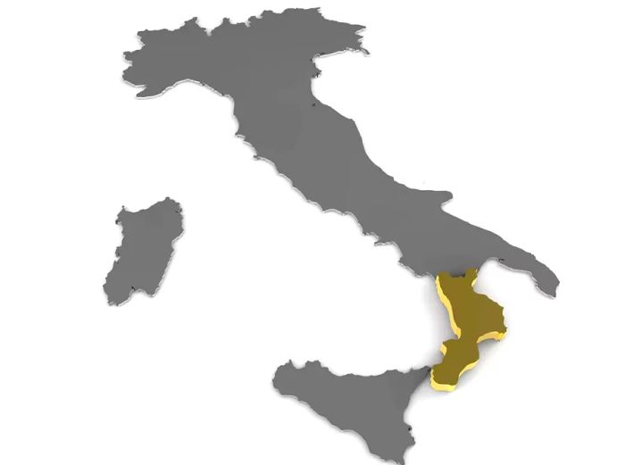 3D map illustration showing Italy with the Calabria region highlighted in gold.