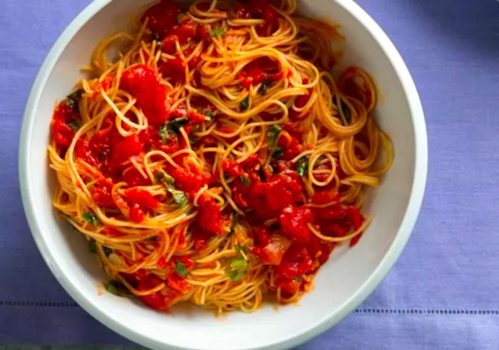 Garlic and Tomato Pasta