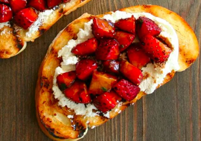 Strawberry Goat Cheese Crostini