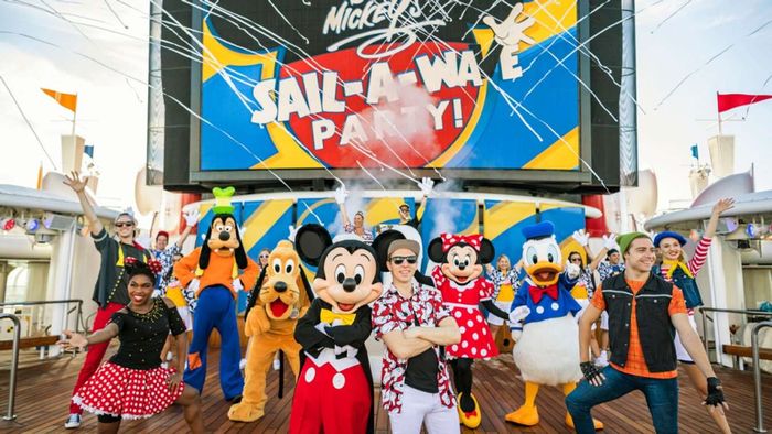 Sàn tàu Mickey & Minnie