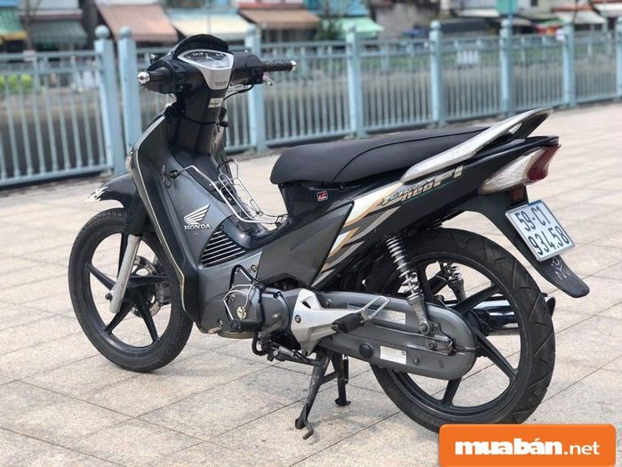Xe mang phong cách thể thao nổi bật và là mẫu xe đầu tiên của Honda sử dụng thiết kế bánh mâm.