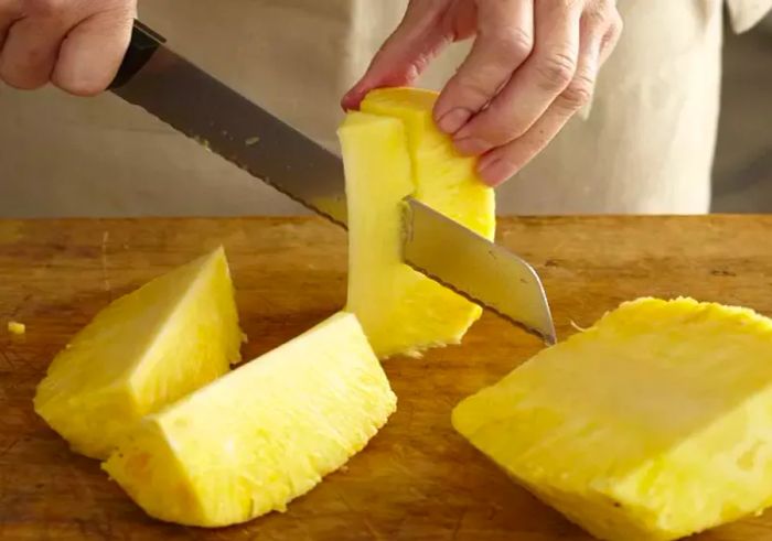 How to Remove the Core from a Pineapple