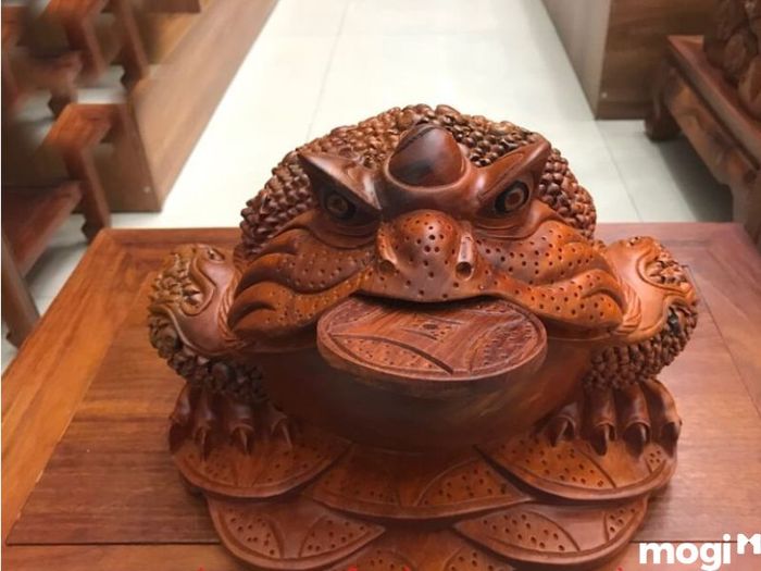 Kim Thiềm nên đặt ở phòng khách
