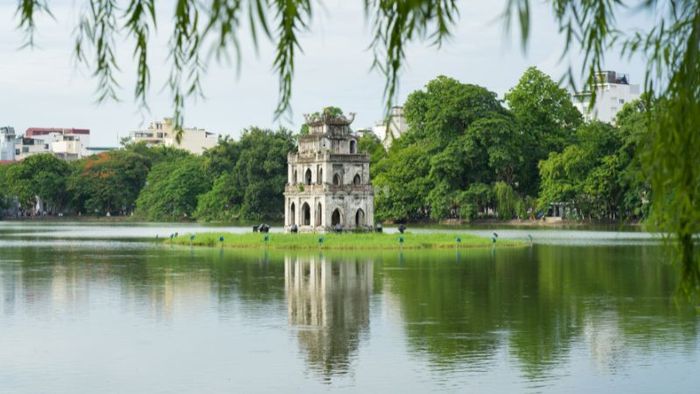 Hồ Gươm là một trong những địa điểm không thể thiếu trong hành trình khám phá Hà Nội.