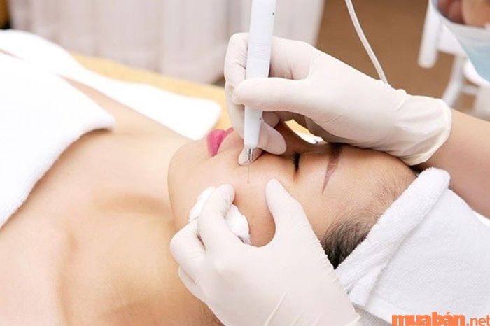 Những điều cần lưu ý khi quyết định xăm nốt ruồi phong thủy tài lộc
