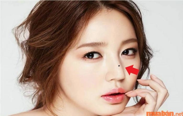 Nốt ruồi ở chóp/sống mũi có mang lại tài lộc không?