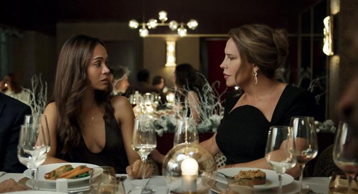 Zoe Saldana và Karla Sofía Gascón trong Emilia Pérez