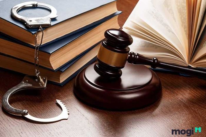 Khi sao Kình Dương gặp Cự Môn, Hóa Kỵ, Liêm Trinh ở vị trí hãm địa, gia chủ có xu hướng hay vướng vào kiện cáo và các rắc rối pháp lý.