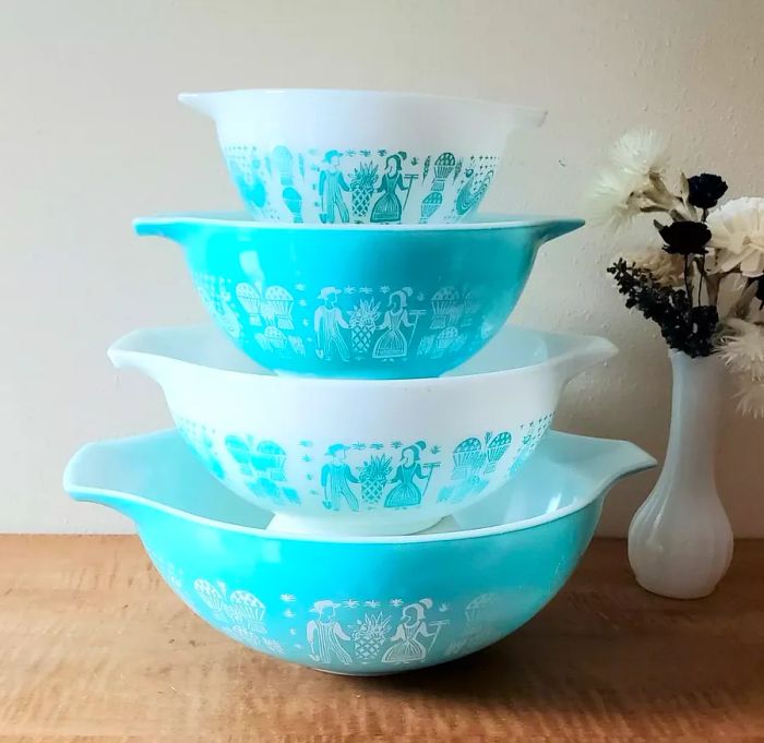 Vintage white and turquoise mixing bowls featuring a colonial-inspired design