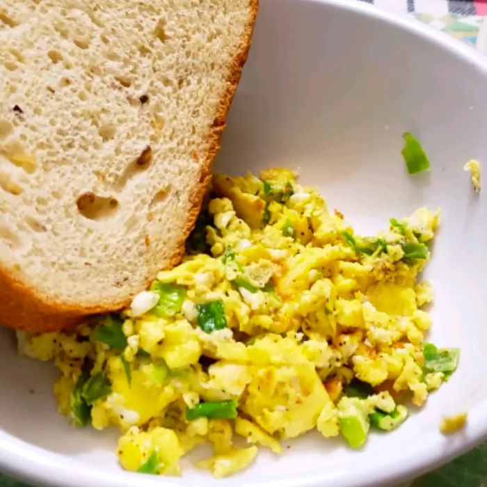 Creamy Scrambled Eggs with Cottage Cheese