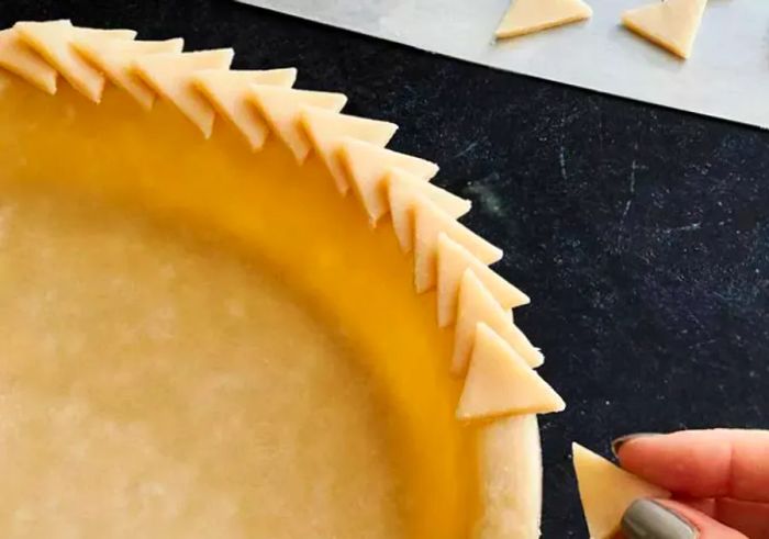 decorative geometric pie crust design